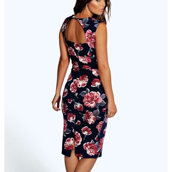 Boohoo Dresses & Skirts - Floral Print Wiggle Dress NWT